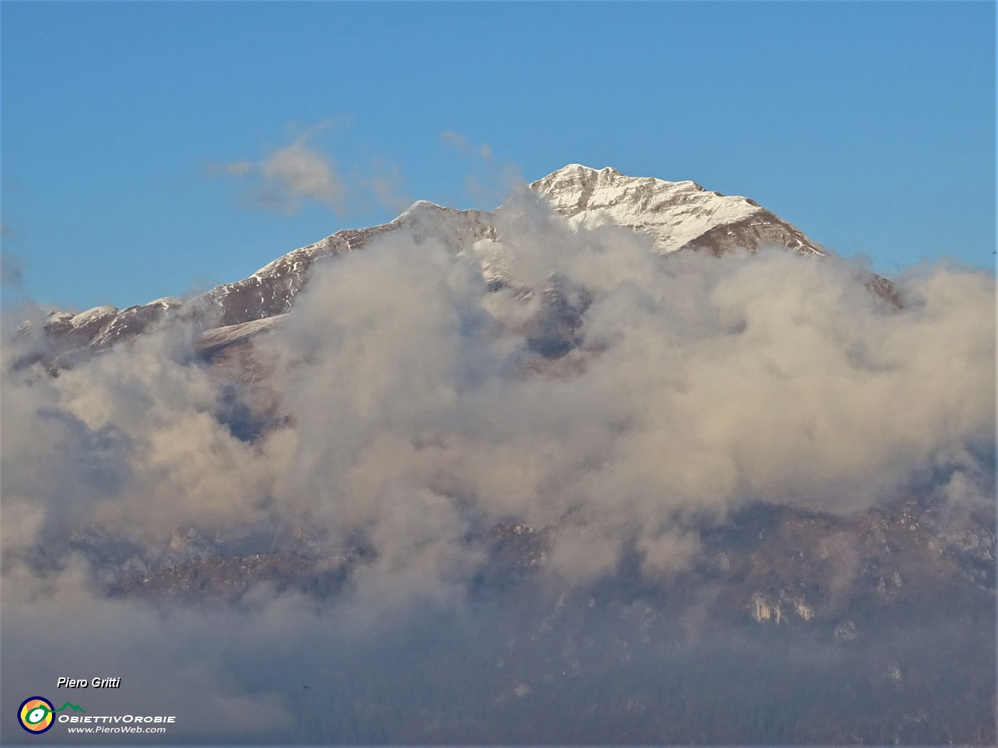 52 Zoom verso Cima Menna (2300 m).JPG